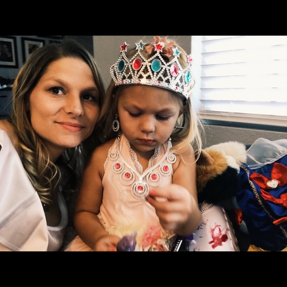 Profile Picture of Kristi Jender (@kristi8505) on Poshmark