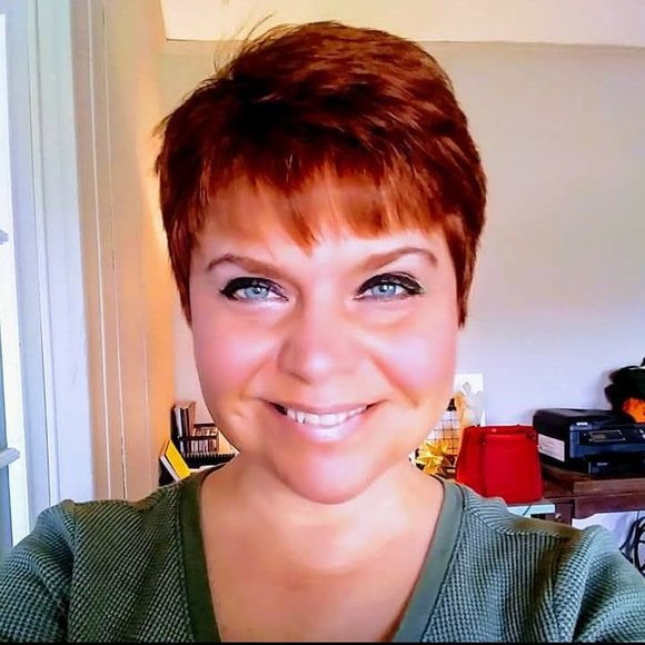 Profile Picture of Crystal Bean (@crystalleebean) on Poshmark