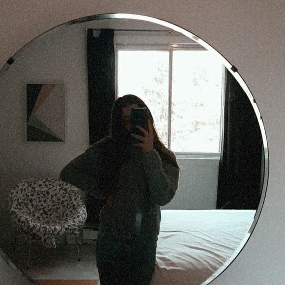 Profile Picture of Agathe Jobin (@agathejobin) on Poshmark