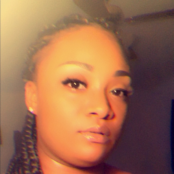 Profile Picture of Jenise Harris (@jae3326) on Poshmark