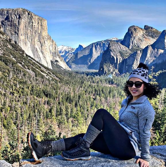 Profile Picture of Aschley Erlichman (@aschleyperez) on Poshmark