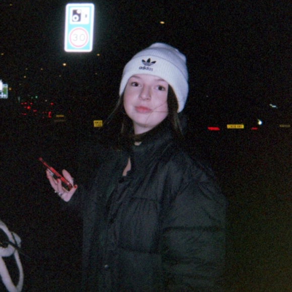 Profile Picture of Alison Kinsella (@alisonkinsella) on Poshmark