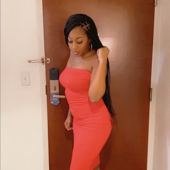 Profile Picture of Krystle Wright (@krystlew90) on Poshmark