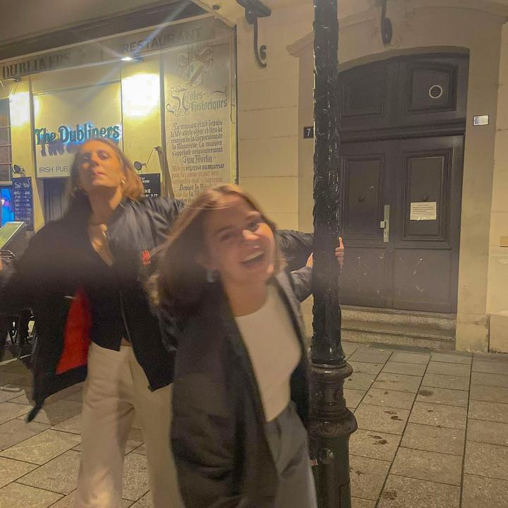 Profile Picture of julia (@juliaossinger) on Tiktok