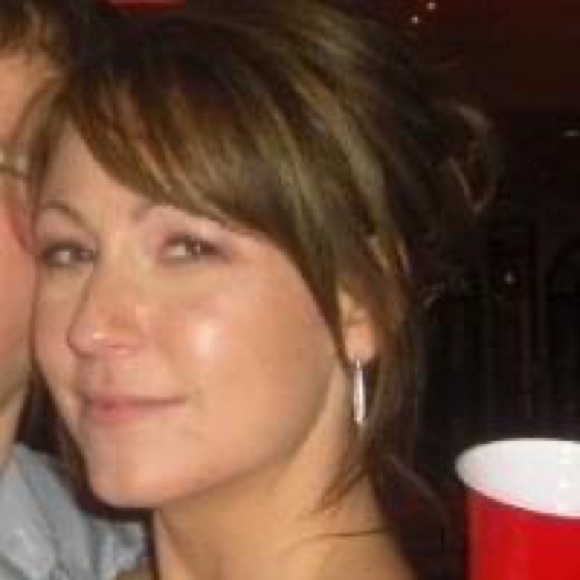 Profile Picture of Alyson Ovitt (@ajovitt) on Poshmark