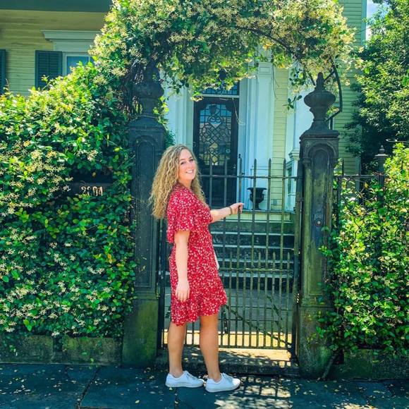 Profile Picture of Elizabeth Federowicz (@efederowicz) on Poshmark