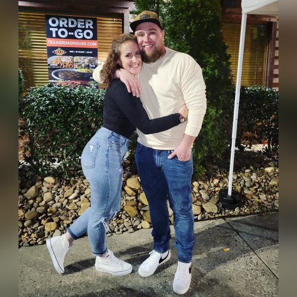 Profile Picture of Arielle Hunter (@amhp1944) on Poshmark