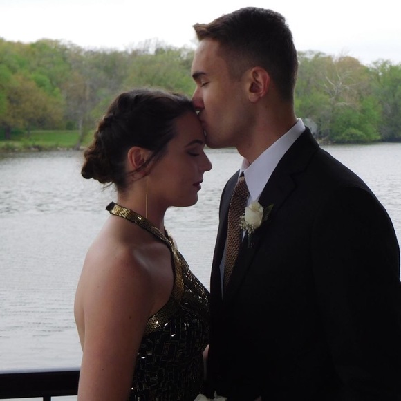 Profile Picture of Danielle Siracusano (@danisano01) on Poshmark