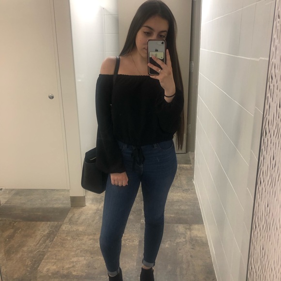 Profile Picture of Nadia Audino (@nadia_aud) on Poshmark