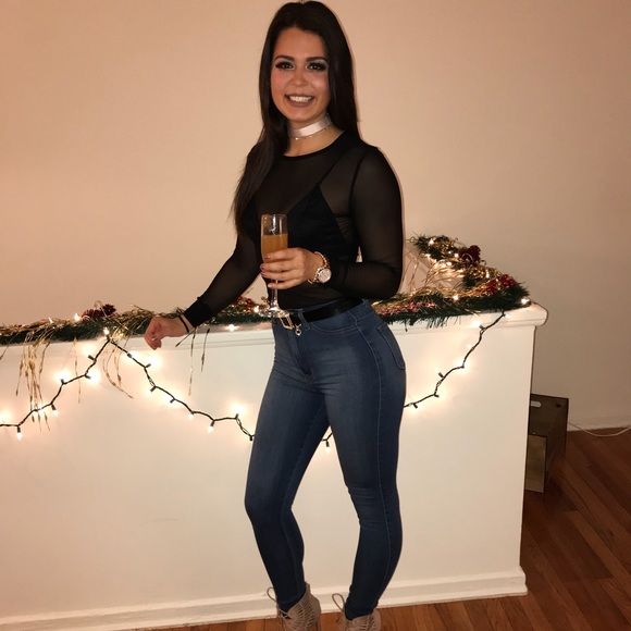 Profile Picture of Alexandra Yaeger (@alexandrayaeger) on Poshmark