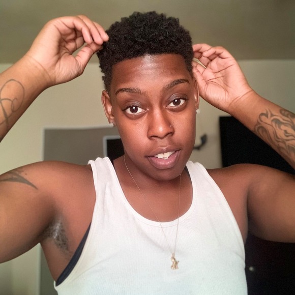 Profile Picture of Bianca Mathis (@herhoine) on Poshmark