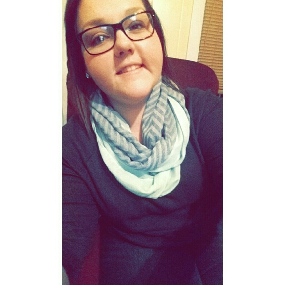 Profile Picture of Sarah Bloomer (@sawah_elizabeth) on Poshmark