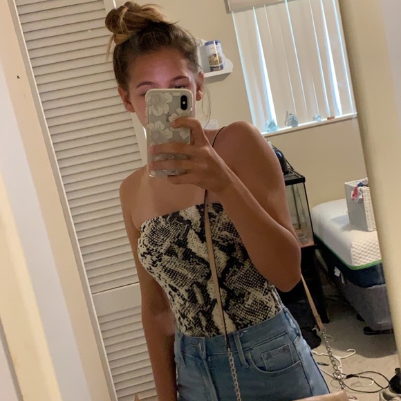 Profile Picture of Samantha Swaggerty (@sami_64) on Poshmark