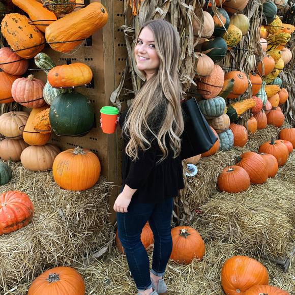 Profile Picture of Alex Bradbury (@alexandrabradbu) on Poshmark