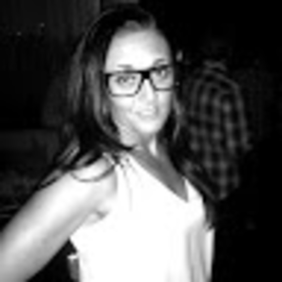 Profile Picture of Angela Alexander (@angelaalexan534) on Poshmark