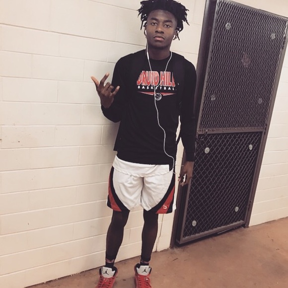 Profile Picture of Maurice Durden (@z6nemo) on Poshmark