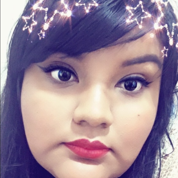 Profile Picture of Stephanie Morales (@impossiblesouls) on Poshmark