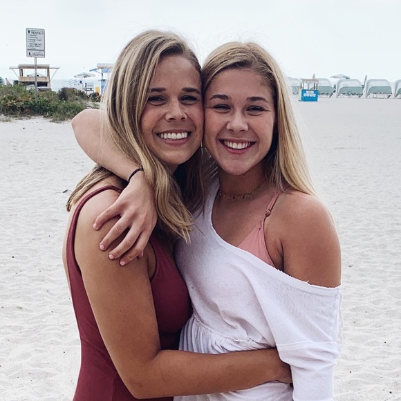 Profile Picture of Kendall Snelling (@ksnell35) on Poshmark