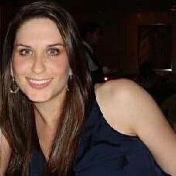 Profile Picture of Julia Furer (@julesinla) on Poshmark