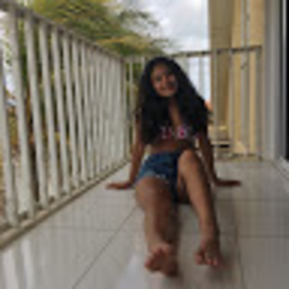 Profile Picture of Laura Schmidt (@schmidty28les) on Poshmark