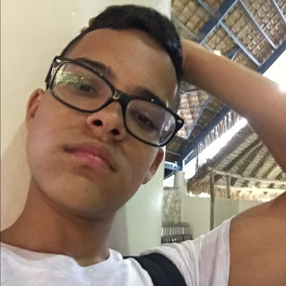 Profile Picture of Edwin Ramirez (@edwinjrr26) on Poshmark