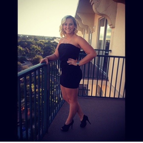 Profile Picture of Rose Michaux (@rhmichaux) on Poshmark