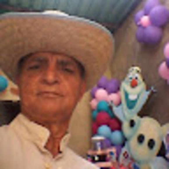 Profile Picture of Roberto Acevedo (@robertoaceve744) on Poshmark