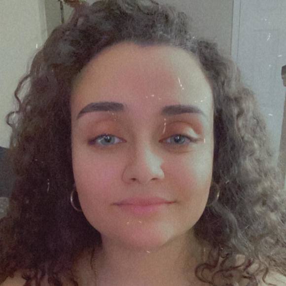 Profile Picture of Elizabet Manchola (@primula555) on Poshmark