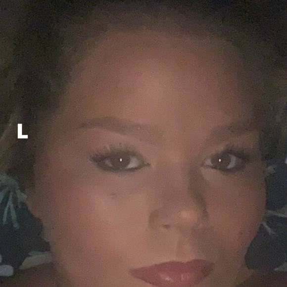Profile Picture of Christin Iwanyckyj (@ciwanyckyj) on Poshmark