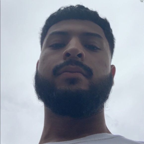 Profile Picture of Angelo Perez (@angeloperez0910) on Poshmark