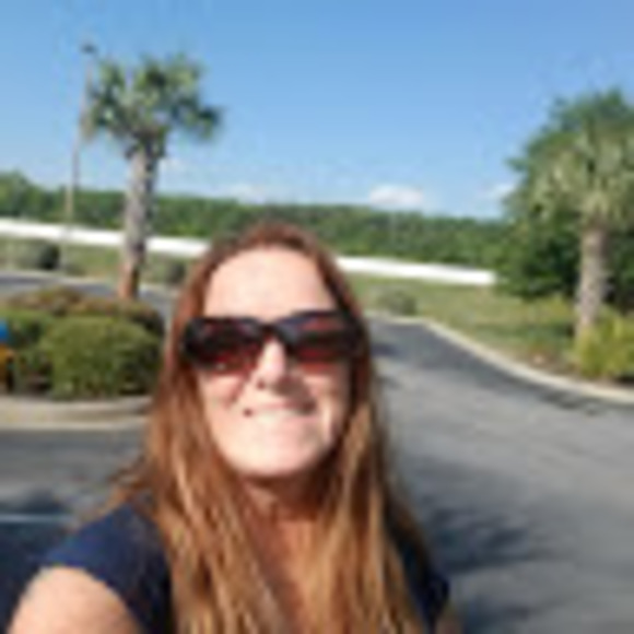 Profile Picture of Lori Mize (@lorimize111) on Poshmark