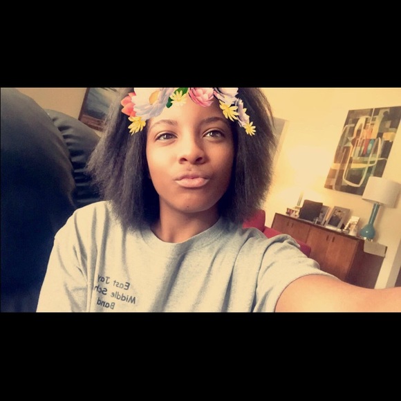 Profile Picture of Gwen Omstead (@itss_gwenjamin) on Poshmark