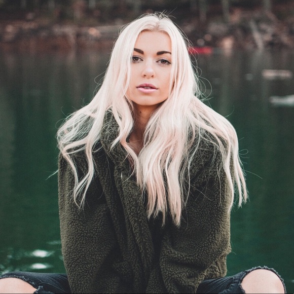 Profile Picture of Mackenzie Judd (@mackenken) on Poshmark