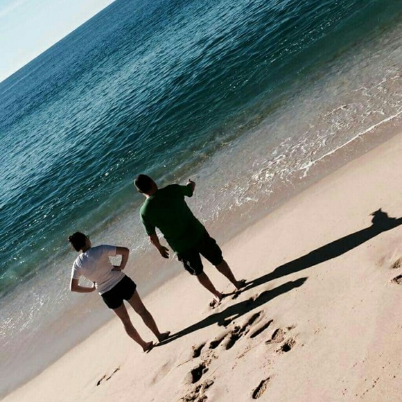 Profile Picture of Taylor Venier (@taylorvenier) on Poshmark