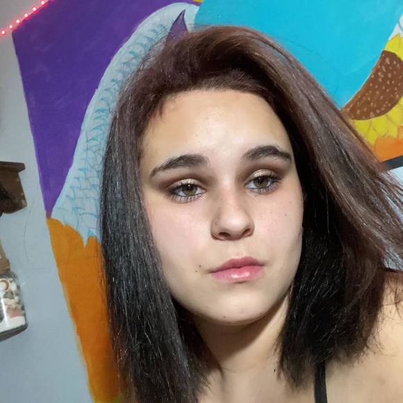 Profile Picture of Glenna Yunker (@glennayunker) on Poshmark