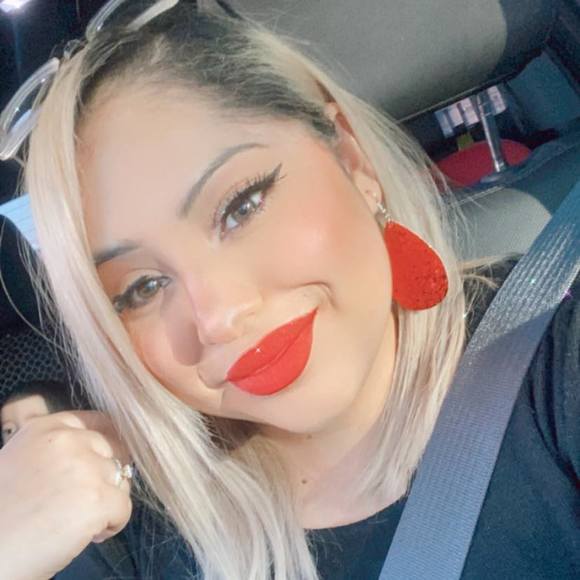 Profile Picture of Anai Rebollar (@rebollar23) on Poshmark