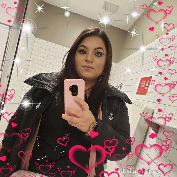 Profile Picture of Lupe Escobedo (@lupeescobedo) on Poshmark