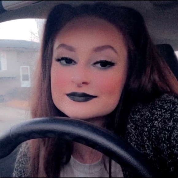 Profile Picture of Kylie Kummer (@kummerkylie) on Poshmark