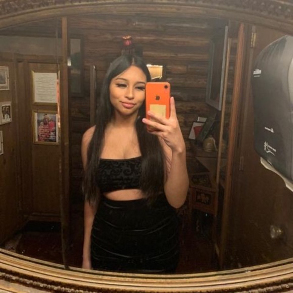 Profile Picture of Michell Hernández (@karlah0201) on Poshmark