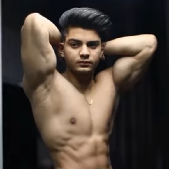 Profile Picture of Kunal Malik (@kunal_malik) on Poshmark