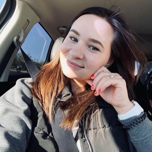 Profile Picture of Sasha Freeman (@alexabola) on Poshmark