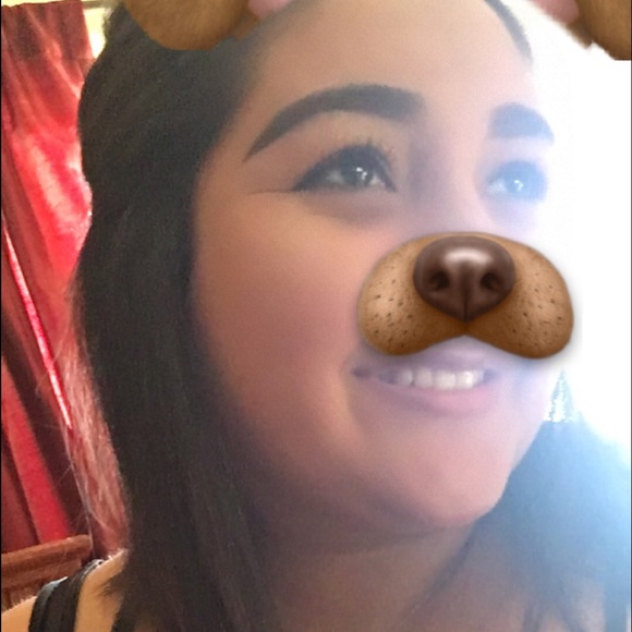 Profile Picture of Danielle Sauceda (@saucedaxoxo) on Poshmark