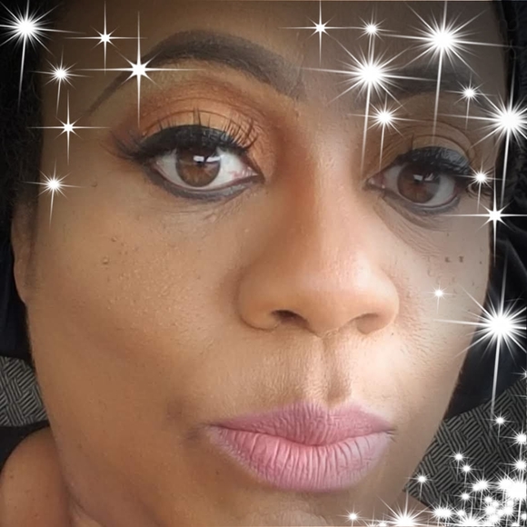 Profile Picture of Vernadine Gordon (@purplepunch00) on Poshmark