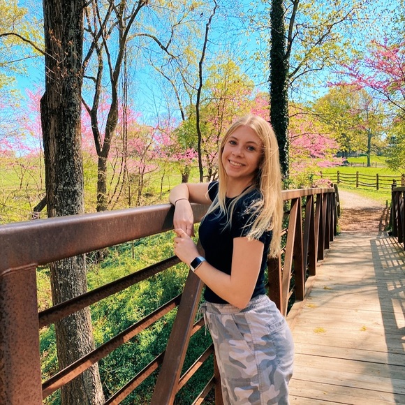 Profile Picture of Macy Lindquist (@macy_lindquist) on Poshmark