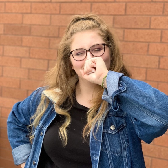 Profile Picture of Carly Hollister (@icarly_xx) on Poshmark