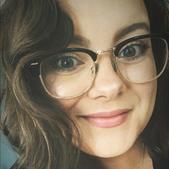 Profile Picture of Katrina White (@katrinaleewhite) on Poshmark