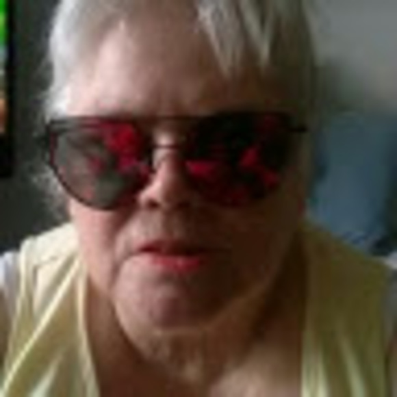 Profile Picture of Diane Hurtubise (@dianehurtubise) on Poshmark