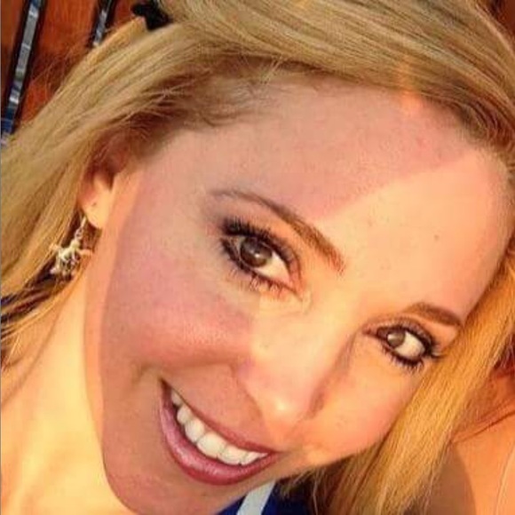 Profile Picture of Laura Silverio (@makumba) on Poshmark