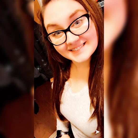 Hannah Beames - Poshmark Profile Picture of Hannah Beames (@hmb__123) on Poshmark