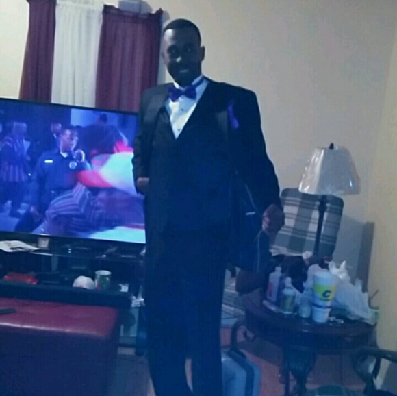 Profile Picture of Terrence Washington (@twashsr) on Poshmark